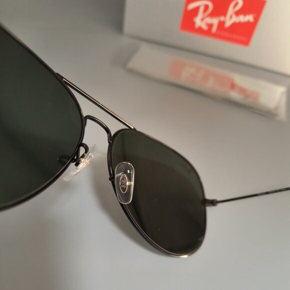NEW Ray-Ban Aviator RB3025 Glossy Black Frame Gray Green Lens 62-14 Unisex